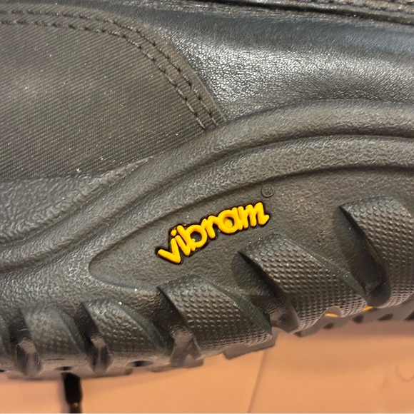 UGG Australia Adirondack II Waterproof Boots Black Gray Women’s Size 8 - Picture 11 of 16